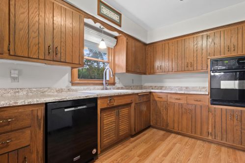 5830 Lakeview Dr, Greendale WI 53129-1937 exterior