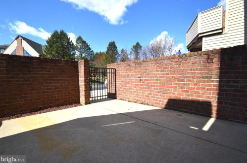 905 Cherrington Dr, Harrisburg PA  17110-9493 exterior