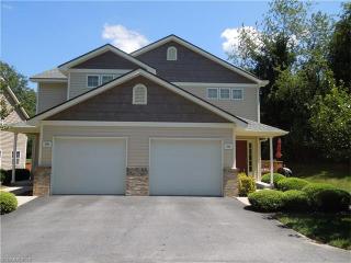 39 Jacobs Way Dr, Hendersonville, NC 28792-7893