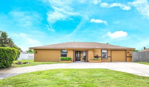 5470 25th Pl, Naples, FL 34116-7502