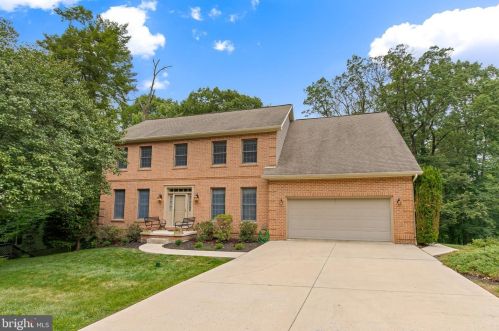 781 Zermatt Dr, Hummelstown PA  17036-9703 exterior