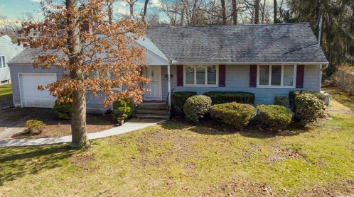 112 Powell Ct, Babylon, NY 11703-3927