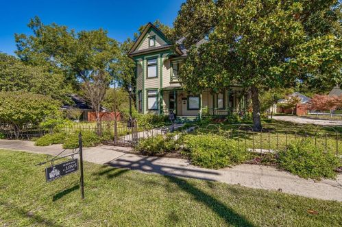 1500 Main St, Waxahachie, TX 75165-2244