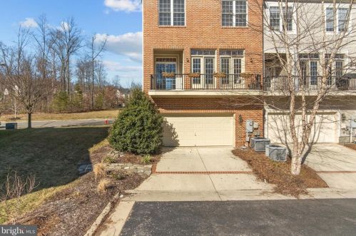 22476 Dinah Pl, Leesburg VA 20175-4808 exterior