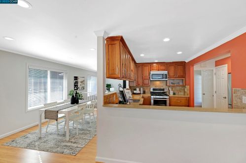 11655 Betlen Dr, Pleasanton CA  94568-2715 exterior