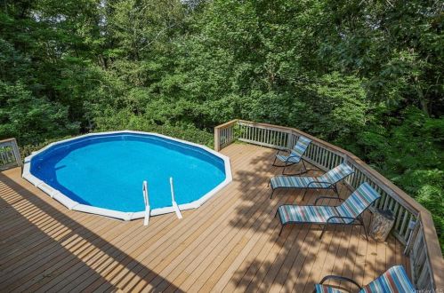 163 Teakettle Spout Rd, Mahopac NY  10541-4250 exterior