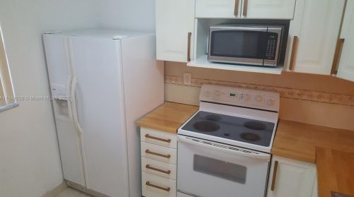 988 104th Ave, Hollywood, FL 33026-5903