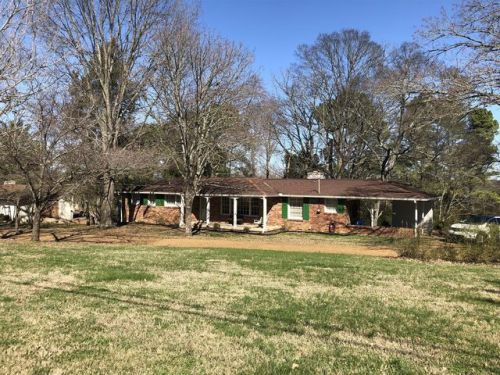 127 Country Club Dr, Hendersonville, TN 37075-4041