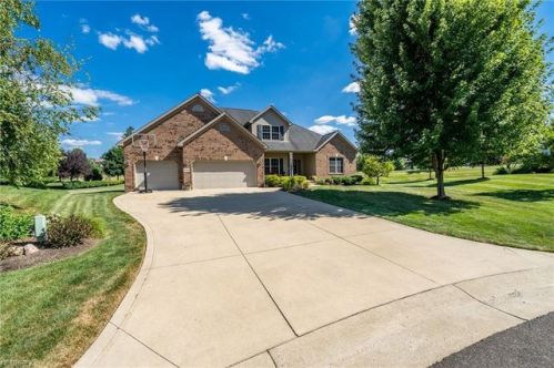 4926 Amesbury Cir, Massillon, OH 44646-9580