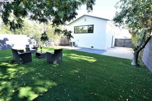 836 47th St, Oakland CA  94608-3202 exterior