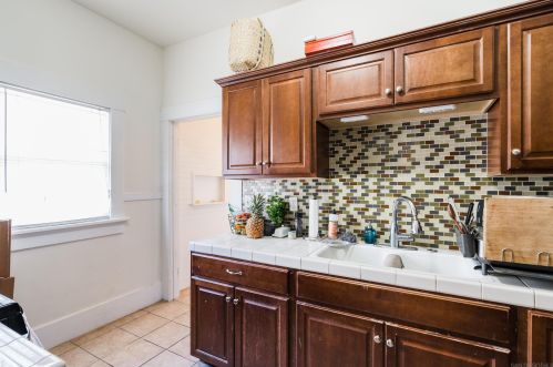 515 24th St, San Diego CA  92102-2919 exterior