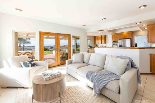 4565 Sea Bluff Cir, Carlsbad CA  92008-3671 exterior