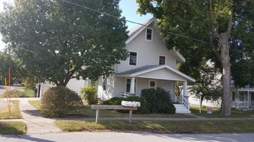 201 Iowa St, Twin View Heights, IA 52333-8980