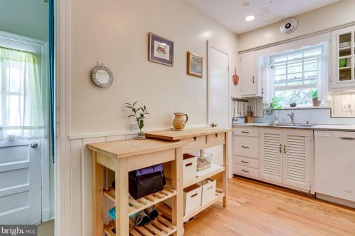 2901 Linden Ln, Falls Church VA  22042-2313 exterior