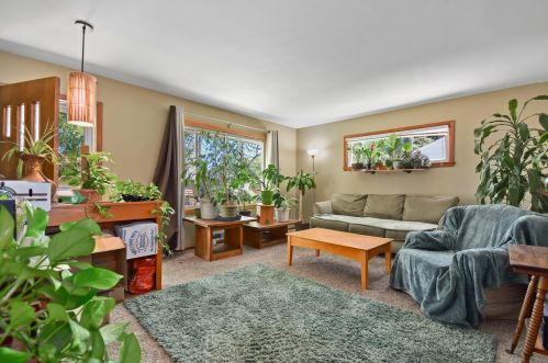 1118 Bel Ayr Dr, Waukesha, WI 53188-2348