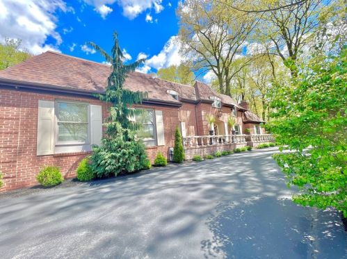 3412 Banberry Ln, New Castle, PA 16105-1002