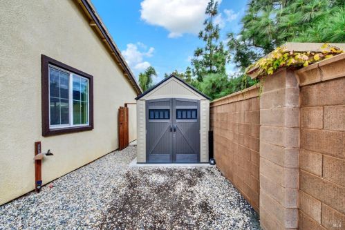 8001 Finchley Ct, Vacaville CA  95687-8253 exterior