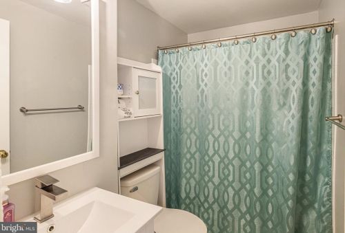 5624 Reardon Ln, Woodbridge VA  22193-3756 exterior