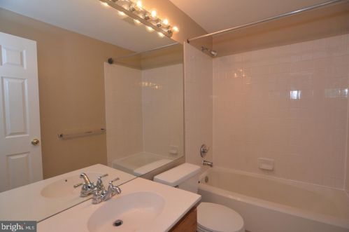 2620 Miranda Ct, Woodbridge VA  22191-5143 exterior