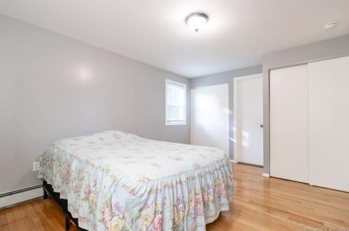 221 Woodland Ave, Bloomfield CT  06002-1357 exterior