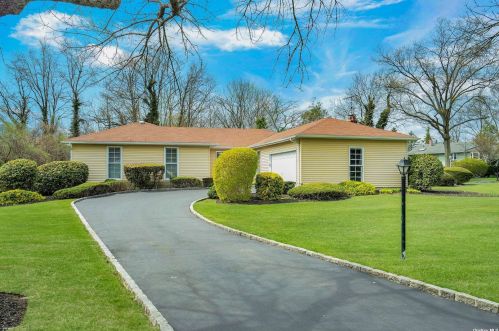 16 Crawford Dr, Huntington Station, NY 11746-7914