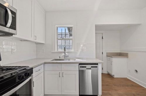 2436 Adriatic Ave, Long Beach CA 90810-3313 exterior