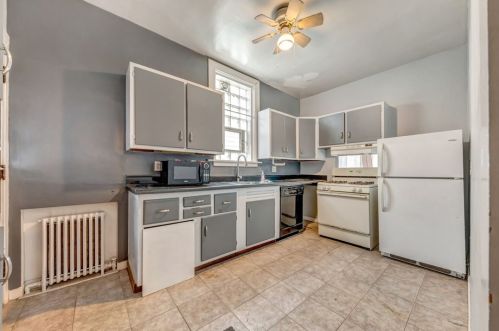 1025 Chartiers Ave, Pittsburgh PA  15220-4852 exterior