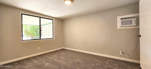 526 Charleston Ave, Phoenix AZ  85022-1531 exterior