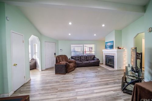 31768 Via Cordova, Lake Elsinore CA  92530-7961 exterior