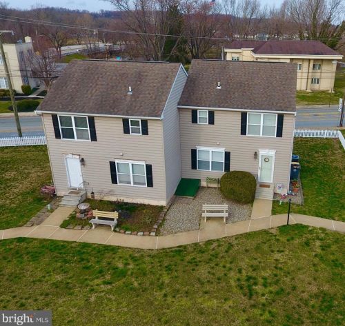 1 Terry Ct, Downingtown PA  19335-2606 exterior