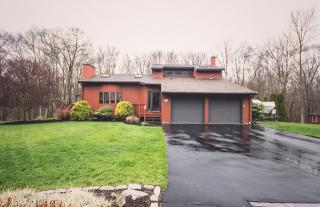 17 Brittney Ln, Warren, RI 02885-1601