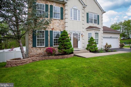 50 Ashley Cir, Gilbertsville PA  19525-8876 exterior