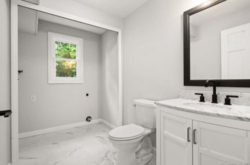208 Lefoll Blvd, Wapping CT  06074-4261 exterior