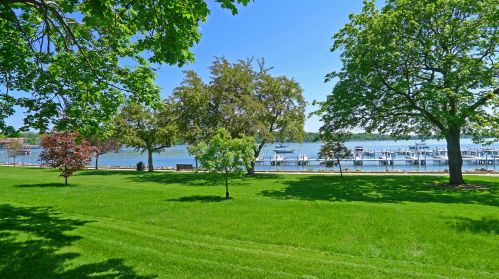 111 Center St, Lake Geneva WI  53147-2076 exterior
