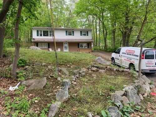 14 Wildwood Ter, Skyline Lakes, NJ 07456-2018