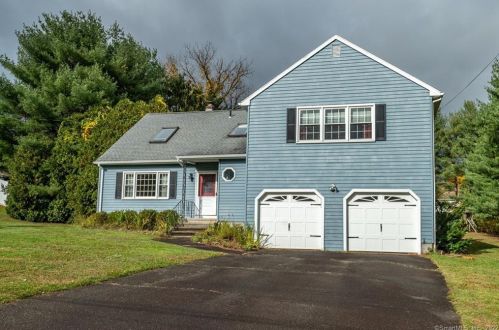 15 Independence Ln, North Haven CT  06473-1517 exterior