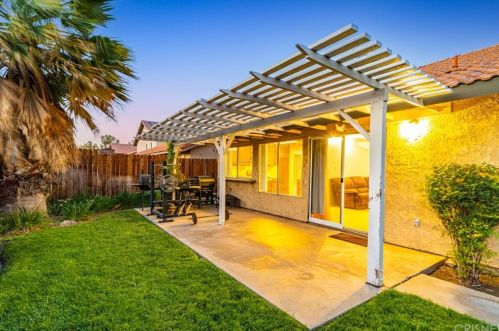 44021 Andale Ave, Lancaster CA  93535-4120 exterior