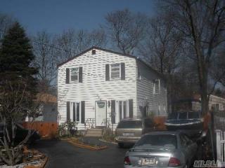 239 Fir Grove Rd, Hauppauge, NY 11779-4803
