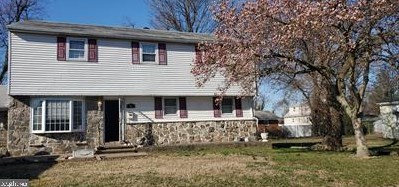 815 James Ave, Riverton, NJ 08077-1913