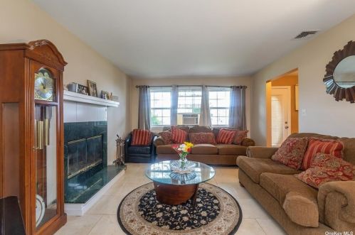 567 Fire Island Ave, Babylon, NY 11702-4415
