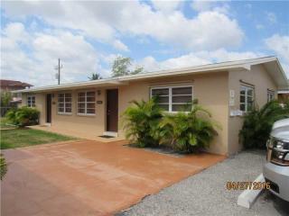 9240 37th St, Miami, FL 33165-4122