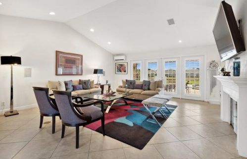 3125 Embassy Dr, West Palm Beach, FL 33401-1043