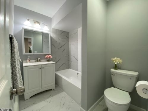 27 Skidmore Trl, Hopatcong NJ  07843-1778 exterior