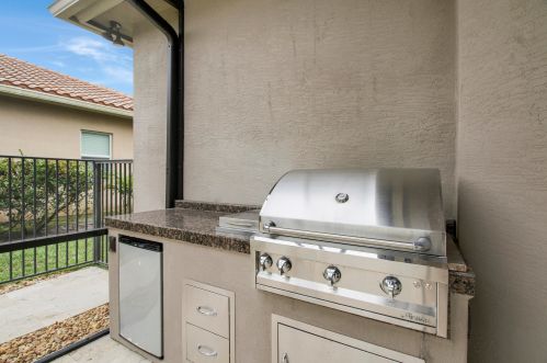 7906 Arbor Crst Way, West Palm Beach FL  33412-2467 exterior