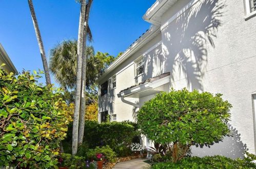 6809 Satinleaf Rd, Naples, FL 34109-7189