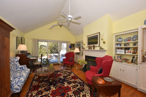 10302 Westport Cir, Thiensville, WI 53092-5737