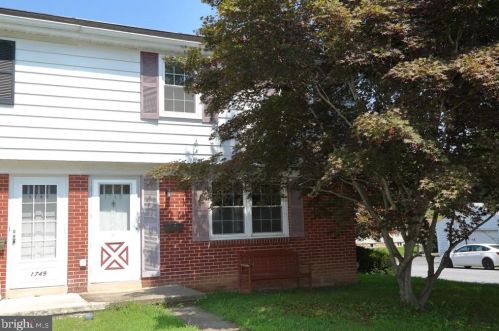 1745 Hemlock Rd, Lancaster, PA 17603-4457