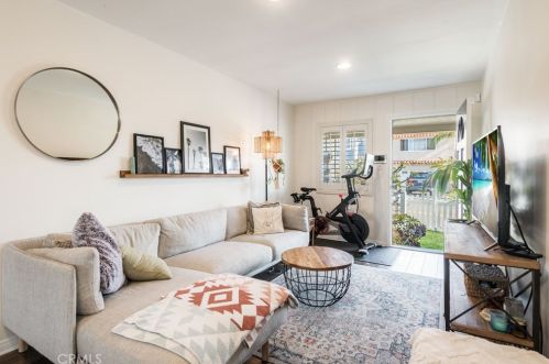 1703 Speyer Ln, Redondo Beach CA  90278-4729 exterior
