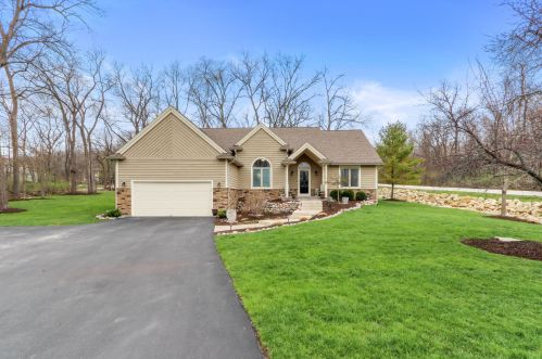 620 Legend Dr, Lake Geneva, WI 53147-5025