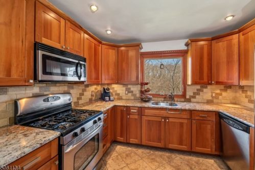 52 Parkway, West Paterson NJ  07424-1228 exterior